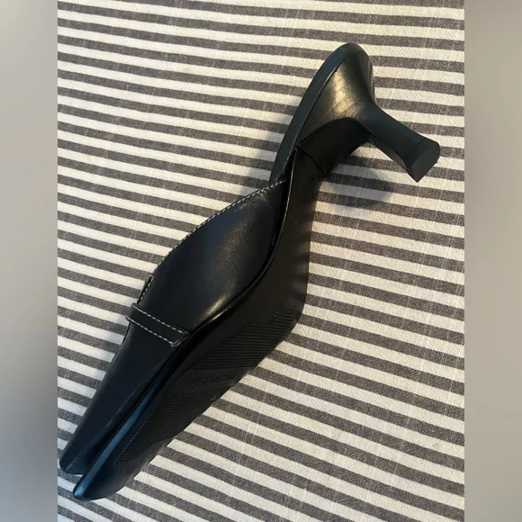 Mario’s Blue leather uppers slip on heels. Like new, in box. 2 1/4” heel - Picture 2 of 6